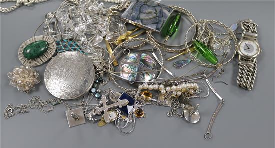 Mixed jewellery including mainly silver including necklaces, earrings, bracelets, rock crystal necklace etc